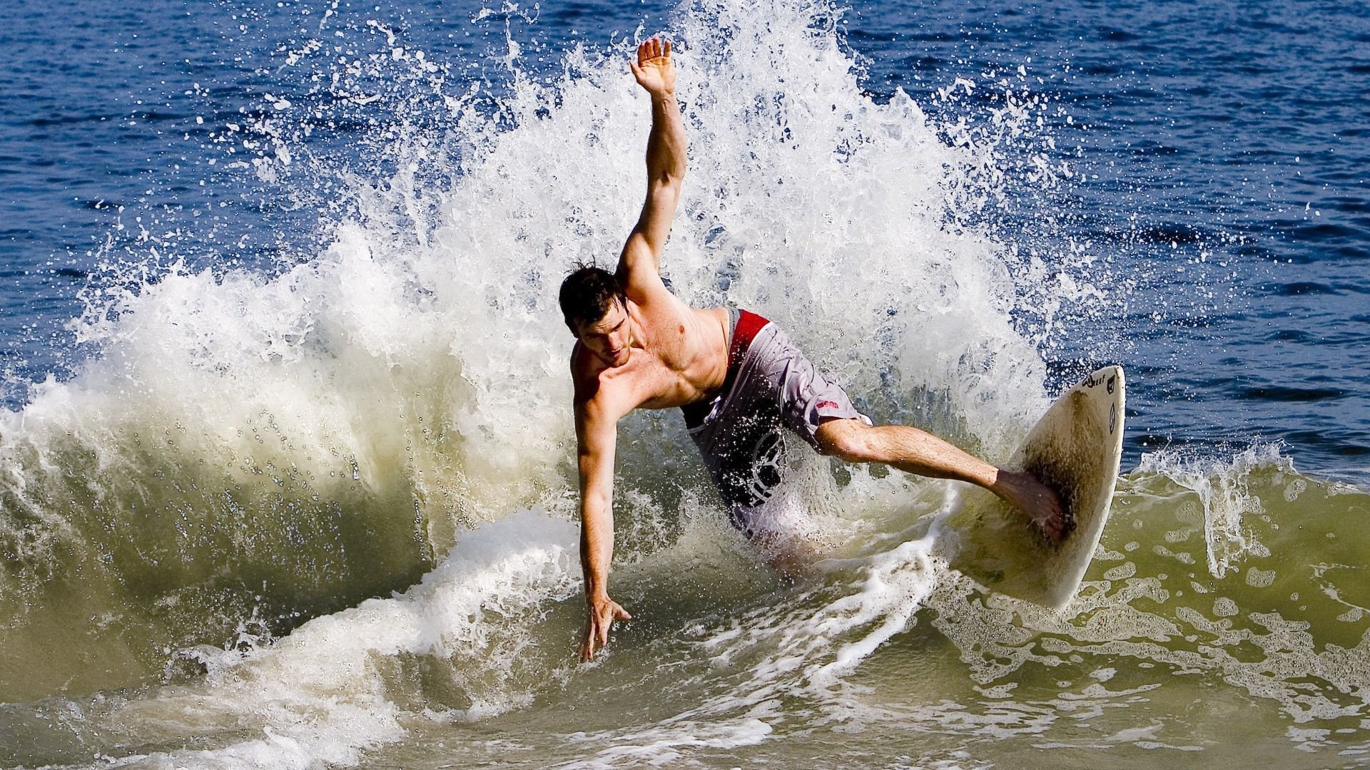 电竞行业的社会责任：健康游戏、防止沉迷与公益活动，电竞行业的社会问题